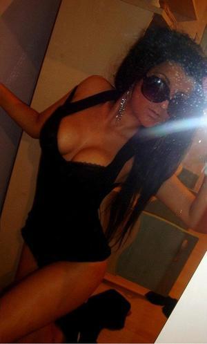 Kindra from New Jersey is looking for adult webcam chat